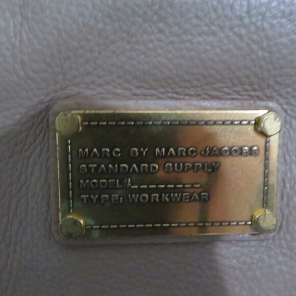 Marc by Marc Jacobs Brown Leather Crossbody with Gold Hardware - Picture 4 of 8